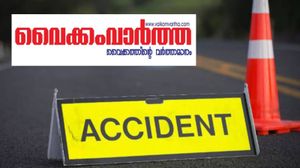 സ്കൂൾ ബസ്  ക്രെനിന് പിന്നിൽ ഇടിച്ച് ഒരാൾ മരിച്ചു; 5 പേർക്ക് പരിക്ക്