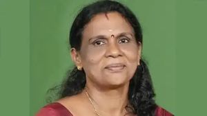 മകളുടെ വിവാഹം ക്ഷണിക്കാൻ ഭർത്താവിനൊപ്പം സ്‌കൂട്ടറില്‍ പോകവേ അപകടത്തില്‍പ്പെട്ട വീട്ടമ്മയും മരിച്ചു