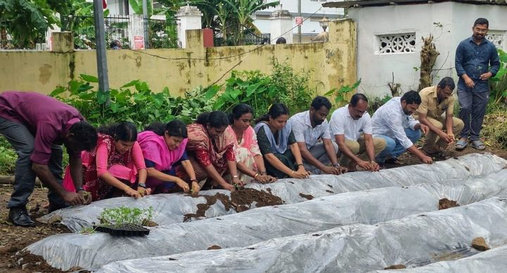 ഓണത്തിന് ഒരു കുട്ടപ്പൂവ്