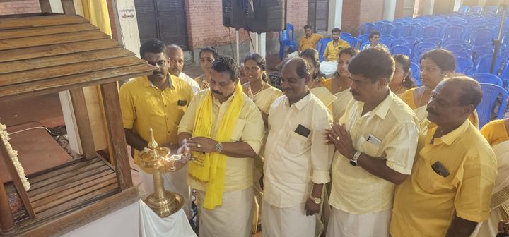 പീതസാഗരമായി  തലയോലപ്പറമ്പ്