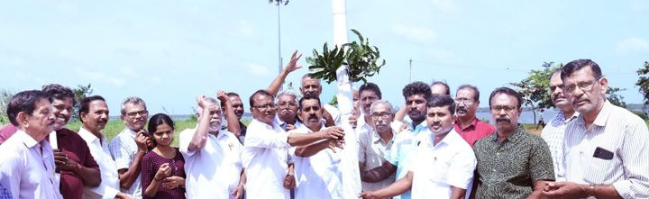 നായര്‍ മഹാസമ്മേളനം; വേമ്പനാട്ട് കായലിന്റെ തീരത്ത്  സമ്മേളന വേദിക്ക് കാല്‍നാട്ടി