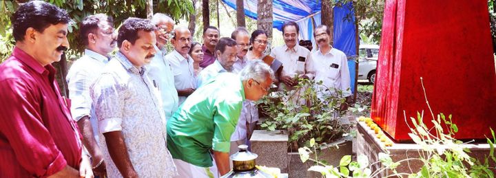 ബിനോയ് വിശ്വം  പിതാവ് സി.കെ. വിശ്വനാഥന്റെ സ്മൃതി മണ്ഡപത്തില്‍ പുഷ്പ്പാര്‍ച്ചന നടത്തി
