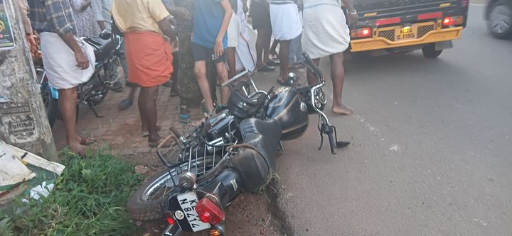 വാഹനാപകടം: യുവാവിന് ഗുരുതര പരിക്ക്