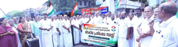 പോലീസ് മര്‍ദ്ദനം: പ്രതിഷേധ മാര്‍ച്ചും ജനകീയ സദസ്സും നടത്തി