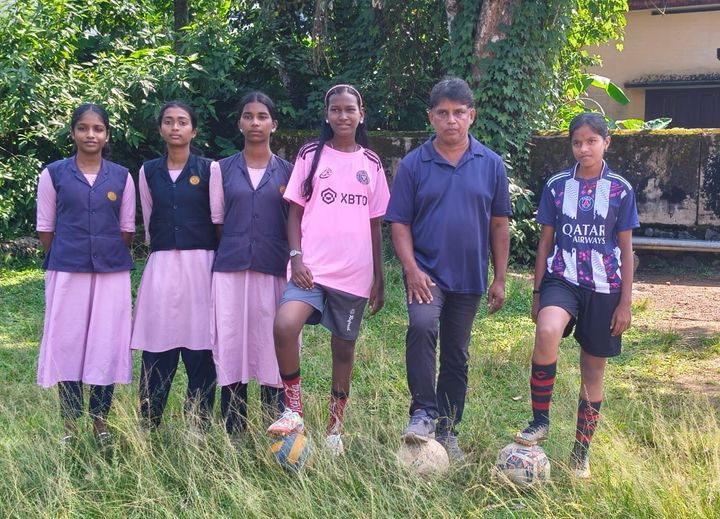 സംസ്ഥാന ഫുട്ബോളിൽ മാറ്റുരയ്ക്കാൻ വൈക്കത്ത് നിന്ന് രണ്ട് പെൺ താരങ്ങൾ