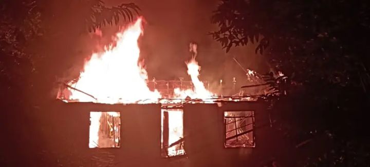 വീട് കത്തി നശിച്ചു