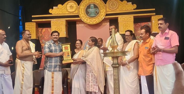 ഉദയനാപുരത്തപ്പൻ പുരസ്കാരം ദേവാനന്ദ് ഏറ്റുവാങ്ങി