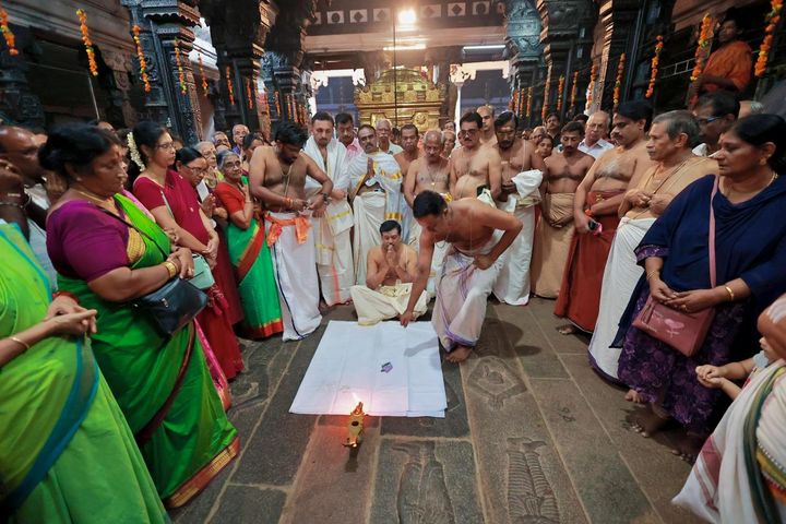 വൈക്കം സമൂഹം ഒറ്റപ്പണം സമർപ്പിച്ചു