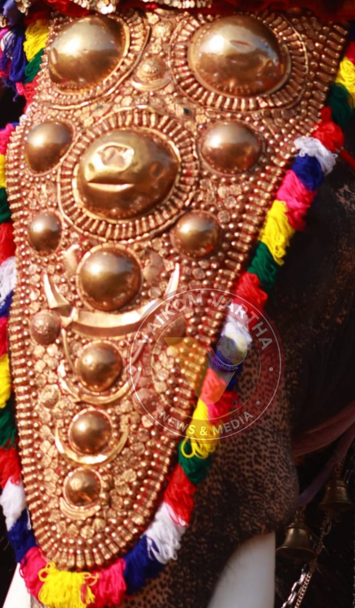 വൈക്കത്തിൻ്റെ സ്വർണ്ണ നെറ്റിപ്പട്ടങ്ങൾ