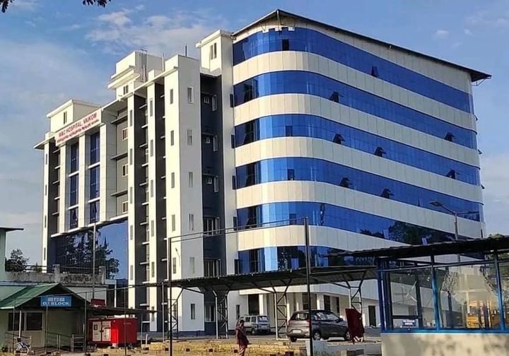 താലൂക്ക് ആശുപത്രിയിൽ അത്യാഹിത വിഭാഗത്തിനു മുന്നിൽ കൂട്ടത്തല്ല്