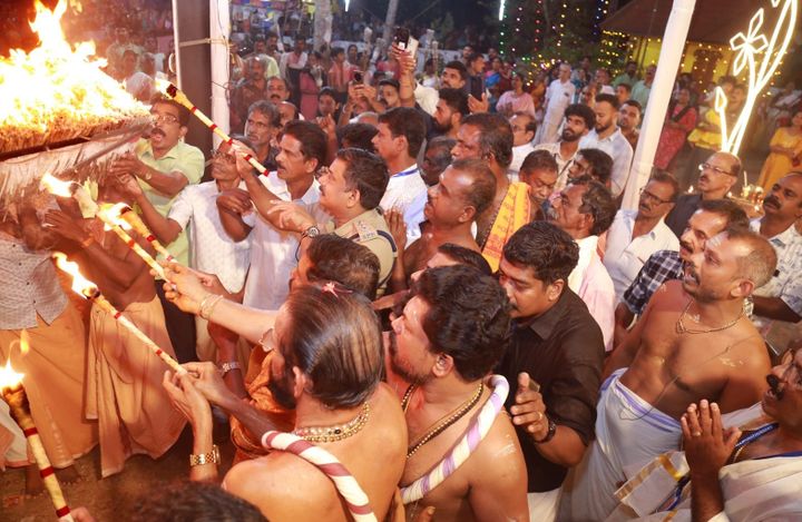 പഴുതുവള്ളില്‍ ഭഗവതിയ്ക്ക് തിരി ദീപങ്ങള്‍ സമര്‍പ്പിച്ച് ആയിരങ്ങള്‍ നിര്‍വൃതി കൊണ്ടു