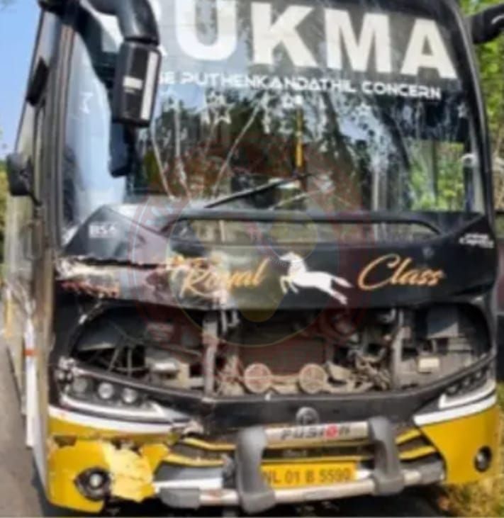 കെ.എസ്.ആർ.ടി.സി ബസും ടൂറിസ്റ്റ് ബസ്സും കൂട്ടിയിടിച്ച് നിരവധി പേർക്ക് പരിക്ക്