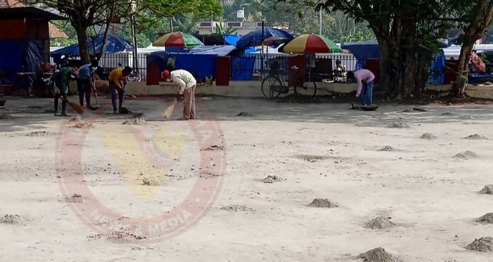 ദേവസ്വം പാർക്കിംഗ് ഗ്രൗണ്ടിലെ പാറപ്പൊടി നീക്കം ചെയ്യുന്നു