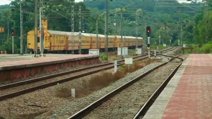 അമൃത് ഭാരത് എക്സ്പ്രസിന് സ്റ്റോപ്പ് അനുവദിക്കണം