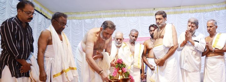 വടക്കുപുറത്ത് ദേശഗുരുതി: കലാമണ്ഡപത്തിൽ ദീപം തെളിഞ്ഞു