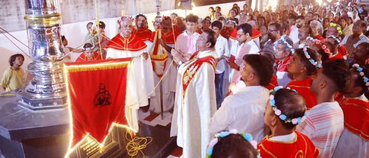 ടി.വി. പുരം തിരുഹൃദയ ദേവാലയത്തില്‍ ഈശോയുടെ തിരുനാളിന് കൊടിയേറി