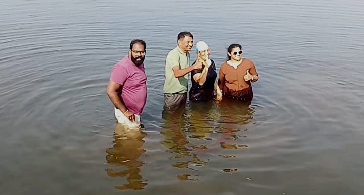 പ്രായത്തെ വെല്ലുവിളിച്ച് വേമ്പനാട്ടു കായൽ കീഴടക്കി റൂബി മത്തായി