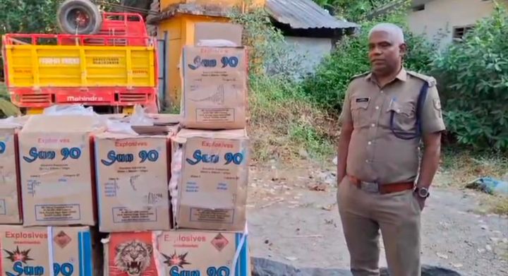 വൻ സ്ഫോടക വസ്തുശേഖരം പിടികൂടി