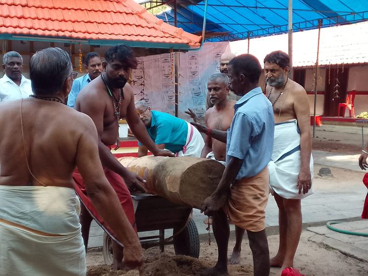 ദേശഗുരുതിക്കായി കാൽ നാട്ടിയ വൃക്ഷം മറവു ചെയ്തു