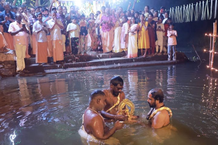 ശ്രീനാരായണേശ്വരപുരത്ത് ആറാട്ട്