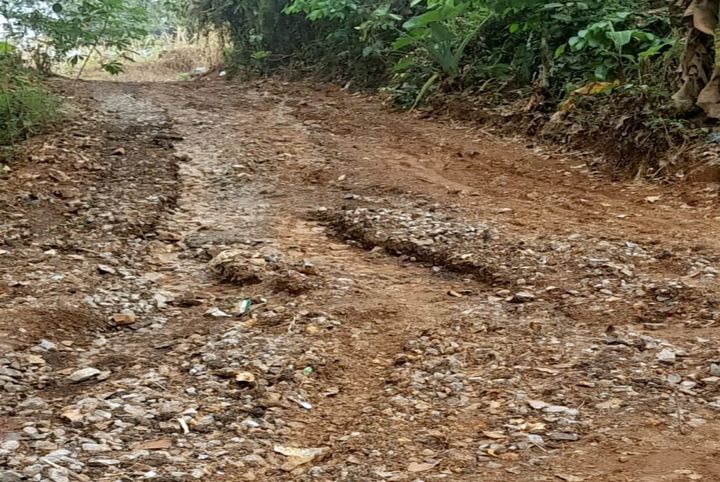 കനത്ത മഴയിൽ റോഡ് ഒലിച്ചു പോയി