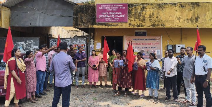 കേരള എൻ.ജി.ഒ. യൂണിയൻ പെൻ ഡൗൺ സമരം നടത്തി