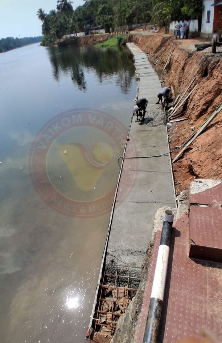 പാറയ്ക്കൽ - തട്ടാവേലി തീരദേശ റോഡ് സംരക്ഷണ ഭിത്തിയുടെ നിർമാണം തുടങ്ങി