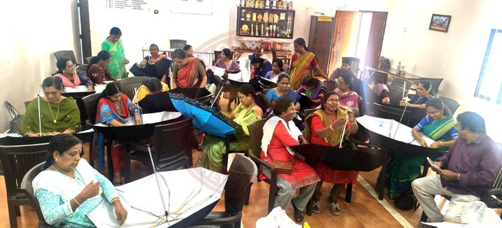 വനിതകൾക്കായി കുട നിർമ്മാണ പരിശീലനം ആരംഭിച്ചു