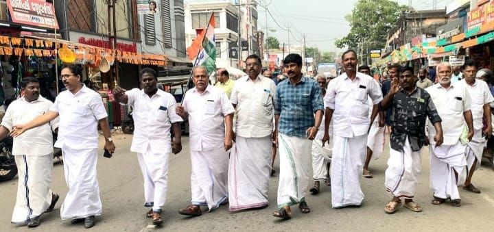 മന്ത്രി കെ.ബി. ഗണേഷ് കുമാറിന്റെ രാജി ആവശ്യപ്പെട്ട് കോൺഗ്രസ് പ്രകടനം നടത്തി