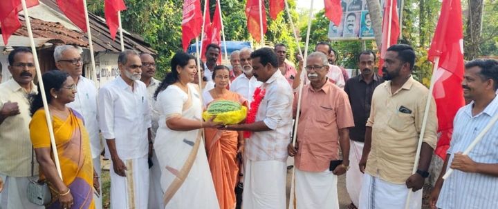 തലയാഴത്ത് കാൽനട പര്യടനവുമായി പി. പ്രദീപ്