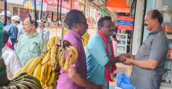 കല്ലറയിൽ വോട്ടർമാരെ കണ്ട് പി. പ്രദീപ്