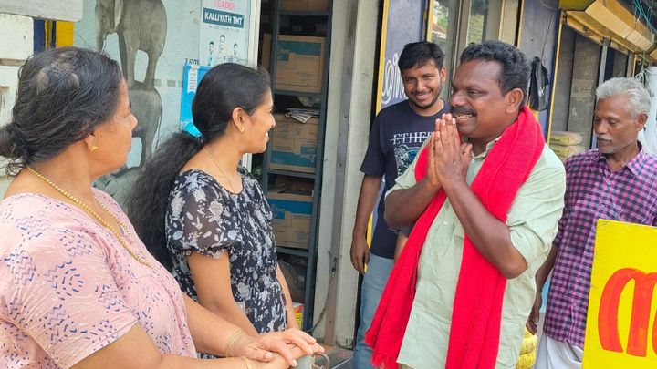 നഗരസഭ പരിധിയിൽ പര്യടനം നടത്തി പി. പ്രദീപ്; രണ്ടാംഘട്ട പര്യടനം ചൊവ്വാഴ്ച സമാപിക്കും