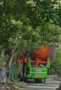 സ്വകാര്യ ബസ്സിന് തീപിടിച്ചു