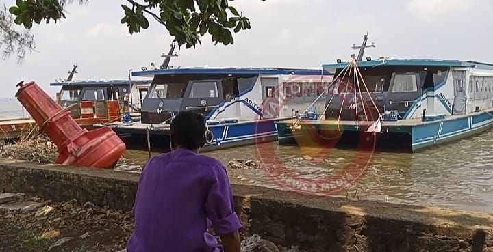 ഉദ്ഘാടനം കഴിഞ്ഞ് രണ്ടുമാസം: നോക്കുകുത്തിയായി സോളാർ ബോട്ടുകൾ