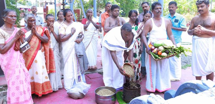 കാലാക്കൽ ക്ഷേത്രത്തിൽ ഉത്സവം; പ്രസാദ ഊട്ടിന് വിഭവങ്ങൾ സമർപ്പിച്ചു