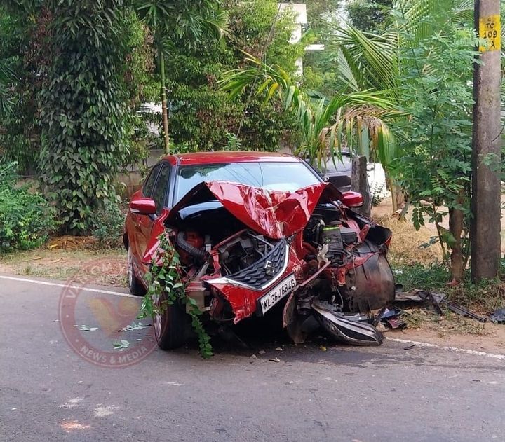 നിയന്ത്രണം നഷ്ടപ്പെട്ട കാർ മതിലിൽ ഇടിച്ച് അഞ്ചു യുവാക്കൾക്ക് പരിക്ക്