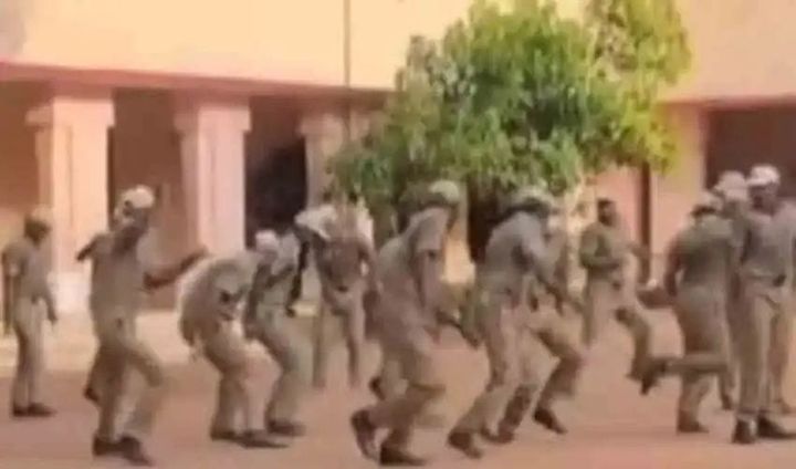 പരേഡിലേക്ക്  'അപ്രതീക്ഷിത അതിഥി'