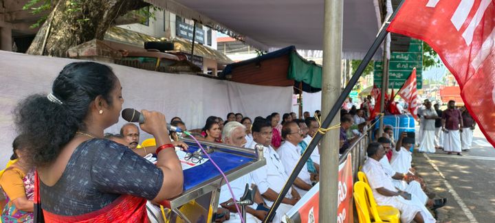 മോദി സർക്കാർ നിഷേധിക്കുന്നത്  തൊഴിലാളി വർഗ്ഗം പൊരുതി നേടിയ അവകാശങ്ങൾ: സി.കെ.ആശ