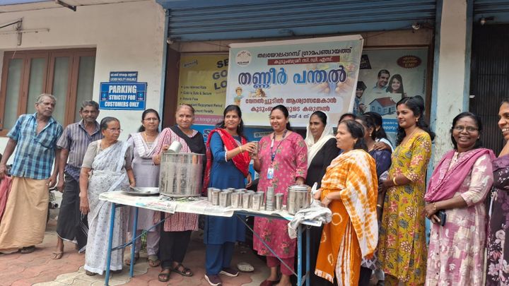 തലയോലപ്പറമ്പിൽ തണ്ണീർപ്പന്തലൊരുക്കി കുടുംബശ്രീ പ്രവർത്തകർ