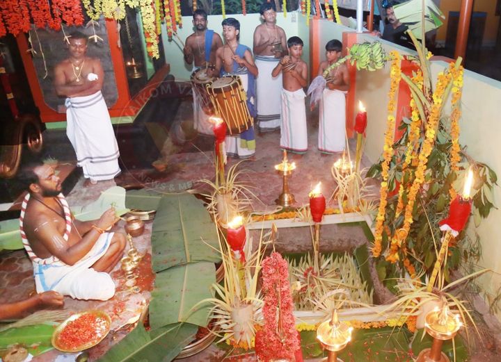 ആഞ്ജനേയമഠം ദേവീക്ഷേത്രത്തില്‍ വടക്കുപുറത്ത് വലിയഗുരുതി ഭക്തിസാന്ദ്രം