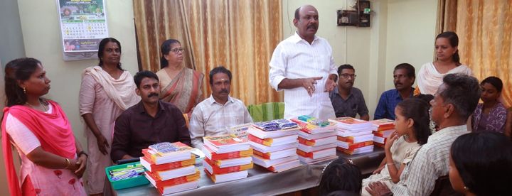 പഠനോപകരണങ്ങള്‍ വിതരണം ചെയ്തു