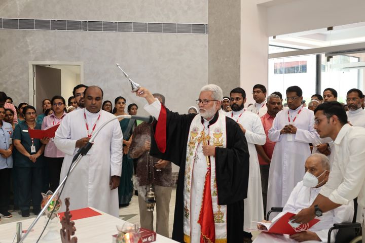 മാർ സ്ലീവാ മെഡിസിറ്റിയിൽ ​ ​ഗ്യാസ്ട്രോസയൻസസ്, പൾമണറി വിഭാഗങ്ങളുടെ പുതിയ കെട്ടിടത്തിന്റെ വെഞ്ചരിപ്പ് നടത്തി