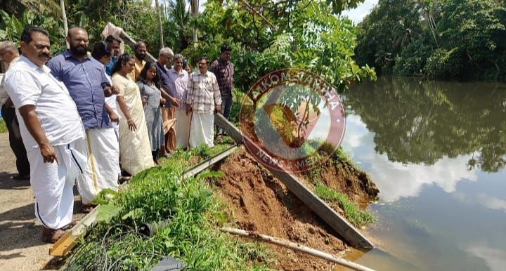 തീരമിടിഞ്ഞ ഭാഗം ജനപ്രതിനിധികൾ സന്ദർശിച്ചു