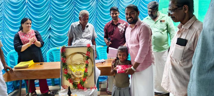 പഠനോപകരണ വിതരണം നടത്തി