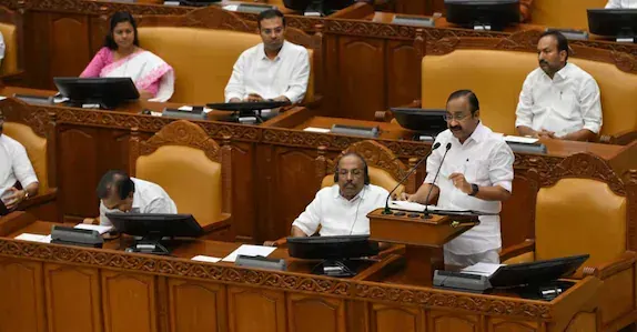 എല്ലാ കുടുംബങ്ങള്‍ക്കും 25 ലക്ഷം രൂപയുടെ സൗജന്യ ഉമ്മൻചാണ്ടി ആരോഗ്യ ഇൻഷുറൻസ് പദ്ധതി
