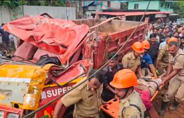 കൊട്ടാരക്കരയിൽ ബസ്സ് സ്റ്റോപ്പിലേക്ക് ടിപ്പർ ഇടിച്ചു കയറി: മൂന്ന് മരണം