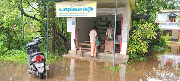 വെള്ളക്കെട്ടിൽ വലഞ്ഞു ടി.വി. പുരത്തെ പൊതുവിതരണ കേന്ദ്രം