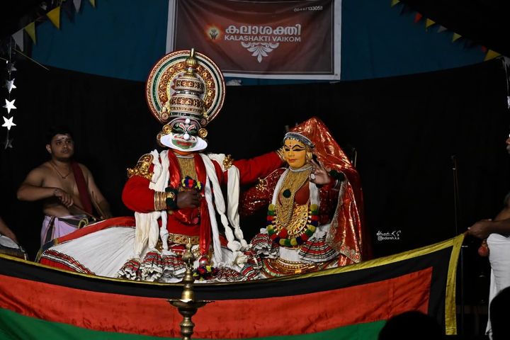 വൈക്കം കലാശക്തിയുടെ ദ്വാദശ സംവത്സരാഘോഷം: ശ്രദ്ധേയമായി 'നരകാസുരവധം' കഥകളി