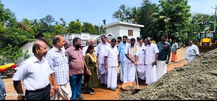 റോഡിലെ കുഴികളടച്ച് ഐ.എൻ.ടി.യു.സി വെള്ളൂർ മണ്ഡലം കമ്മറ്റി