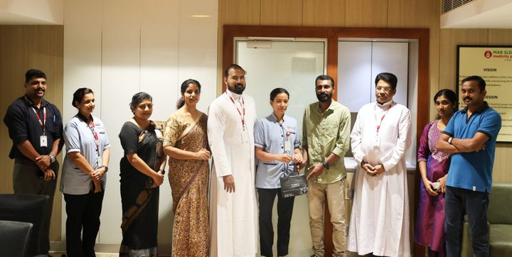 “ലിറ്റി”ൽ സ്റ്റാർ ! രാത്രിയിൽ പ്രസവ വേദനയുമായി വാഹനങ്ങൾക്ക് കൈ നീട്ടി നിൽക്കുന്ന യുവതിക്കരികിലേക്ക് മാലാഖയായി എത്തിയത് മാർ സ്ലീവാ മെഡിസിറ്റിയിലെ നഴ്സ് !